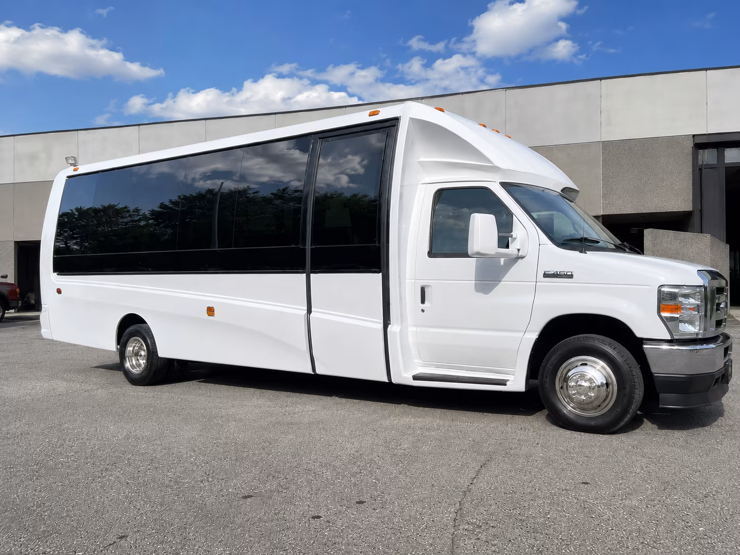 guest shuttles to chateau ste michelle and wedding venues around kent